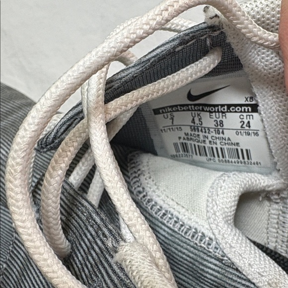 Nike Tennis Shoes women’s size 7 - Picture 2 of 6